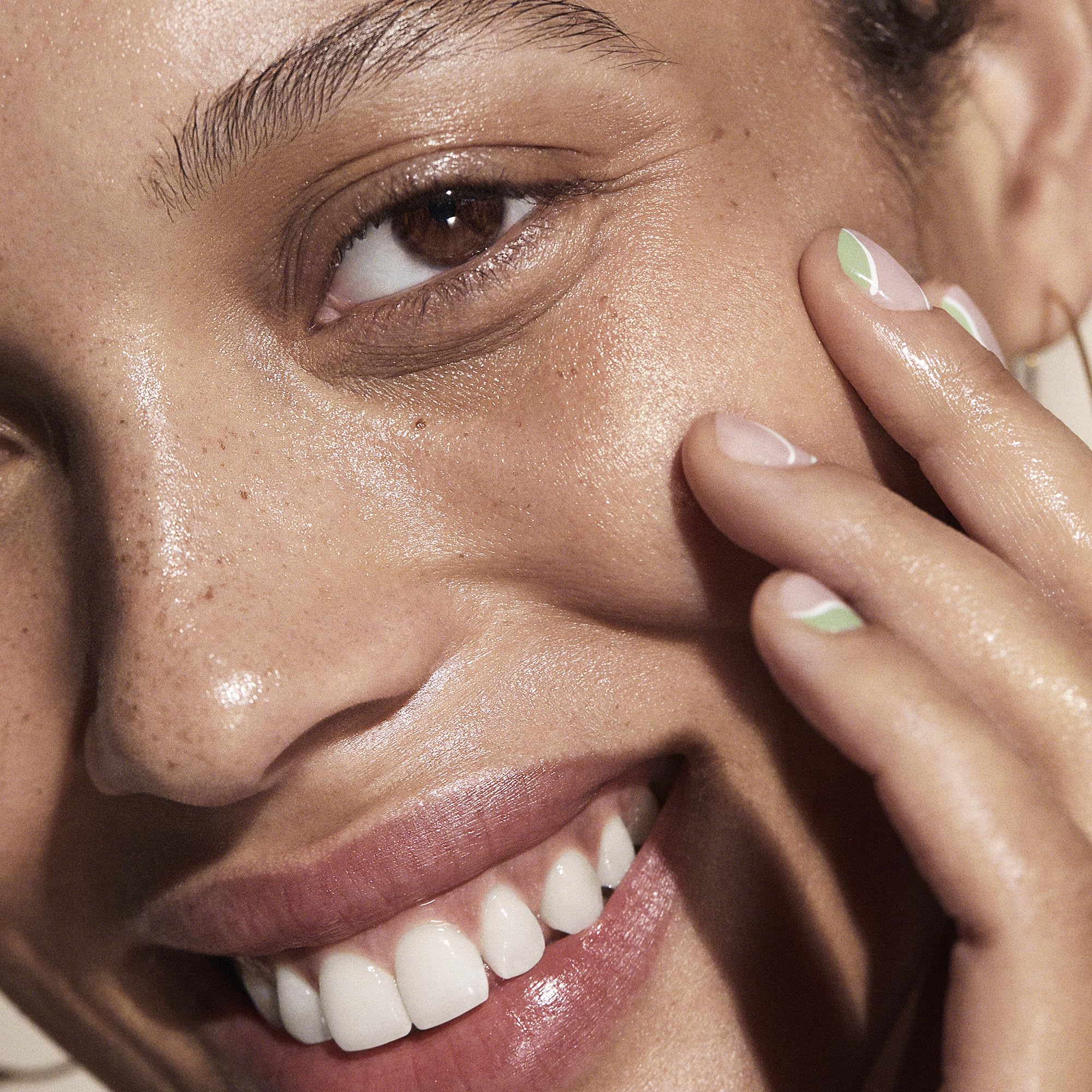 Well People Bio Booster Oil Drops, Non-greasy, Hydrating Face Oil For Dewy Skin, Rejuvenates The Complexion & Plumps Skin, Vegan & Cruelty-free - Image 3