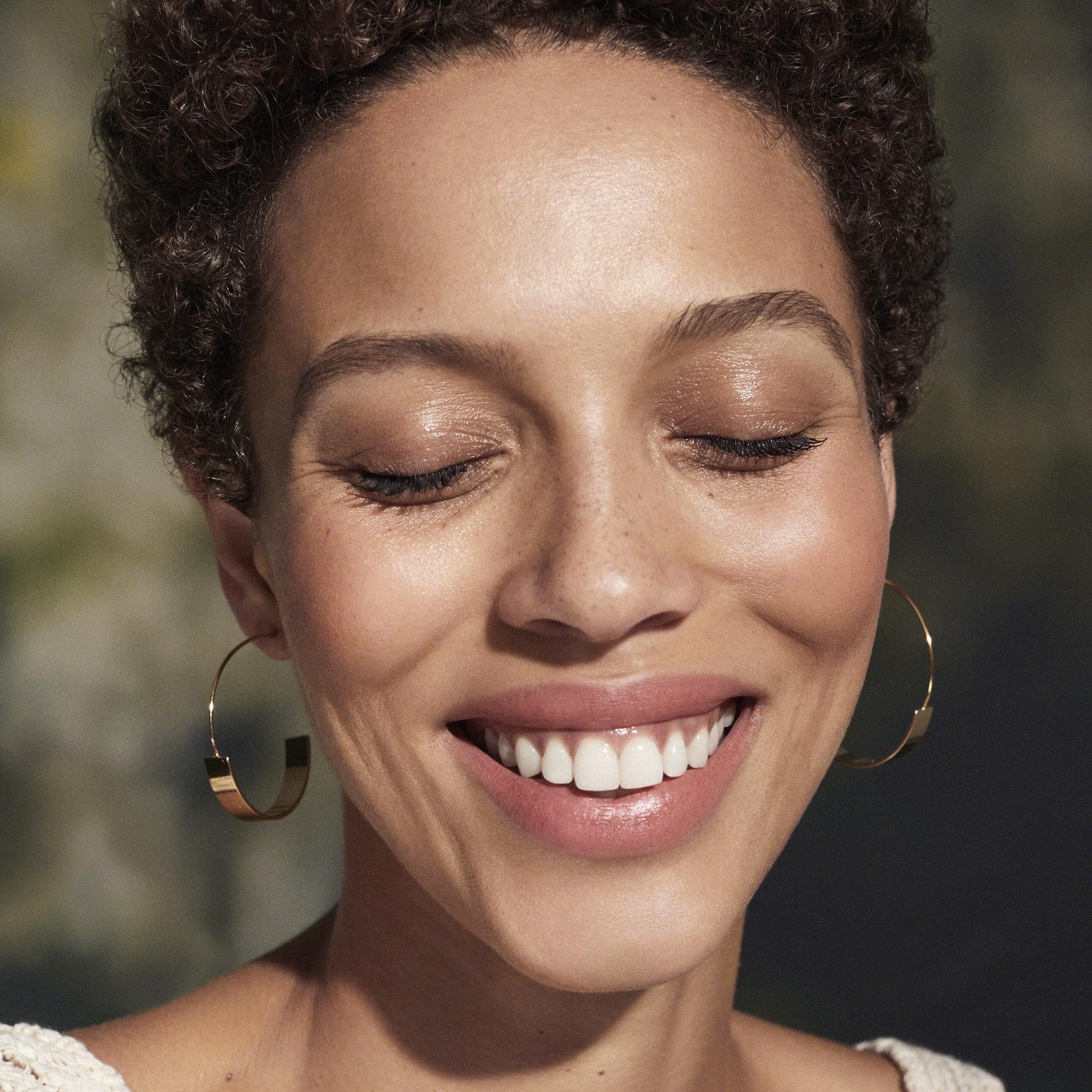 Well People Bio Powder Foundation, Lightweight & Hydrating Foundation For Perfecting & Smoothing Skin, Semi-Matte Finish, Vegan & Cruelty-free, 1C - Image 5